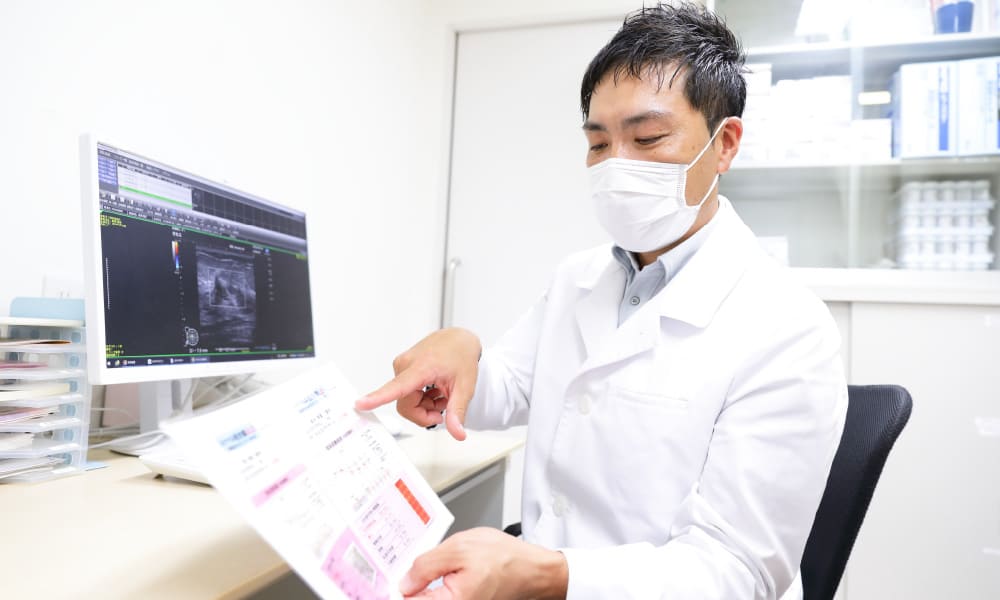 医師が説明している様子